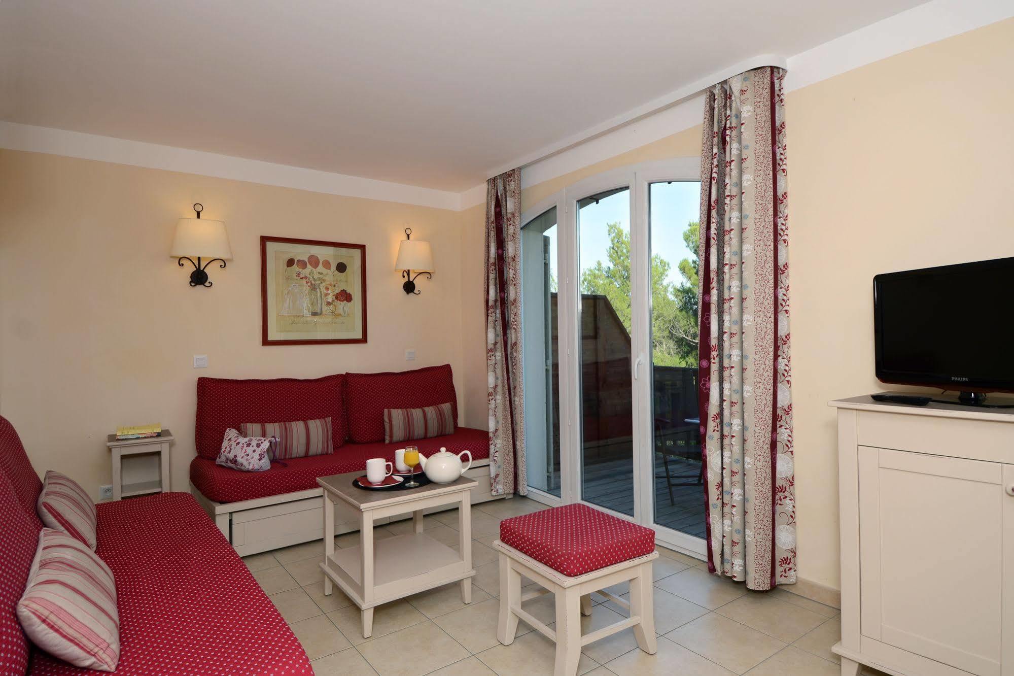 Residence Pierre & Vacances Les Coteaux De Pont-Royal Mallemort Bagian luar foto