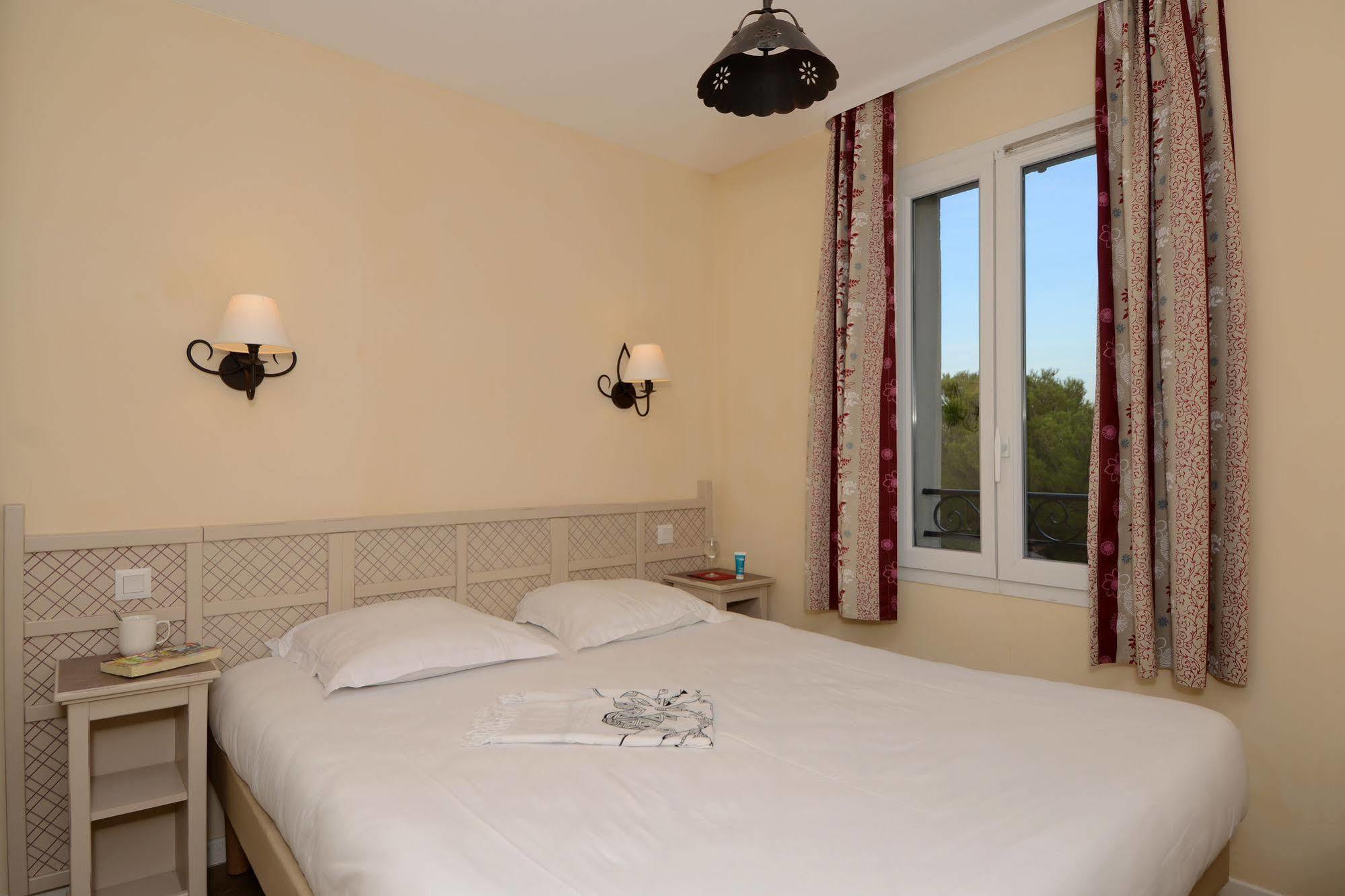 Residence Pierre & Vacances Les Coteaux De Pont-Royal Mallemort Bagian luar foto
